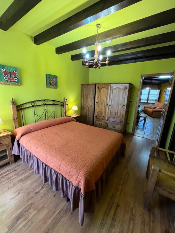 Apartamentos Turisticos Paseo De La Alameda Villaviciosa  Buitenkant foto