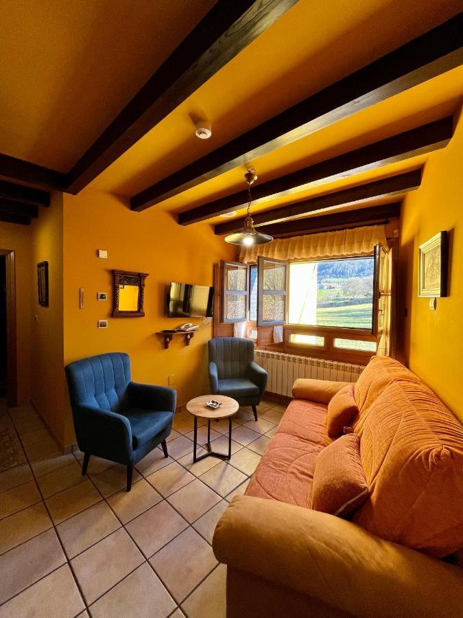 Apartamentos Turisticos Paseo De La Alameda Villaviciosa  Buitenkant foto