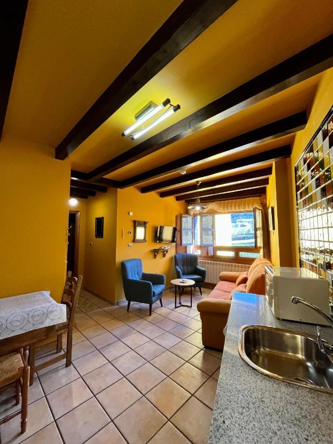 Apartamentos Turisticos Paseo De La Alameda Villaviciosa  Buitenkant foto