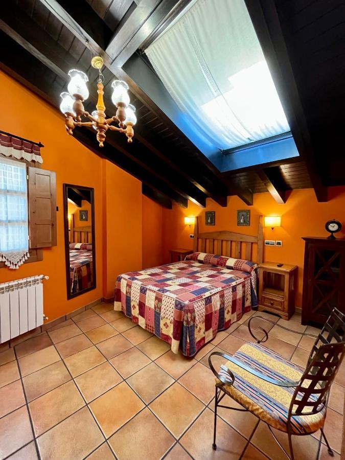 Apartamentos Turisticos Paseo De La Alameda Villaviciosa  Buitenkant foto