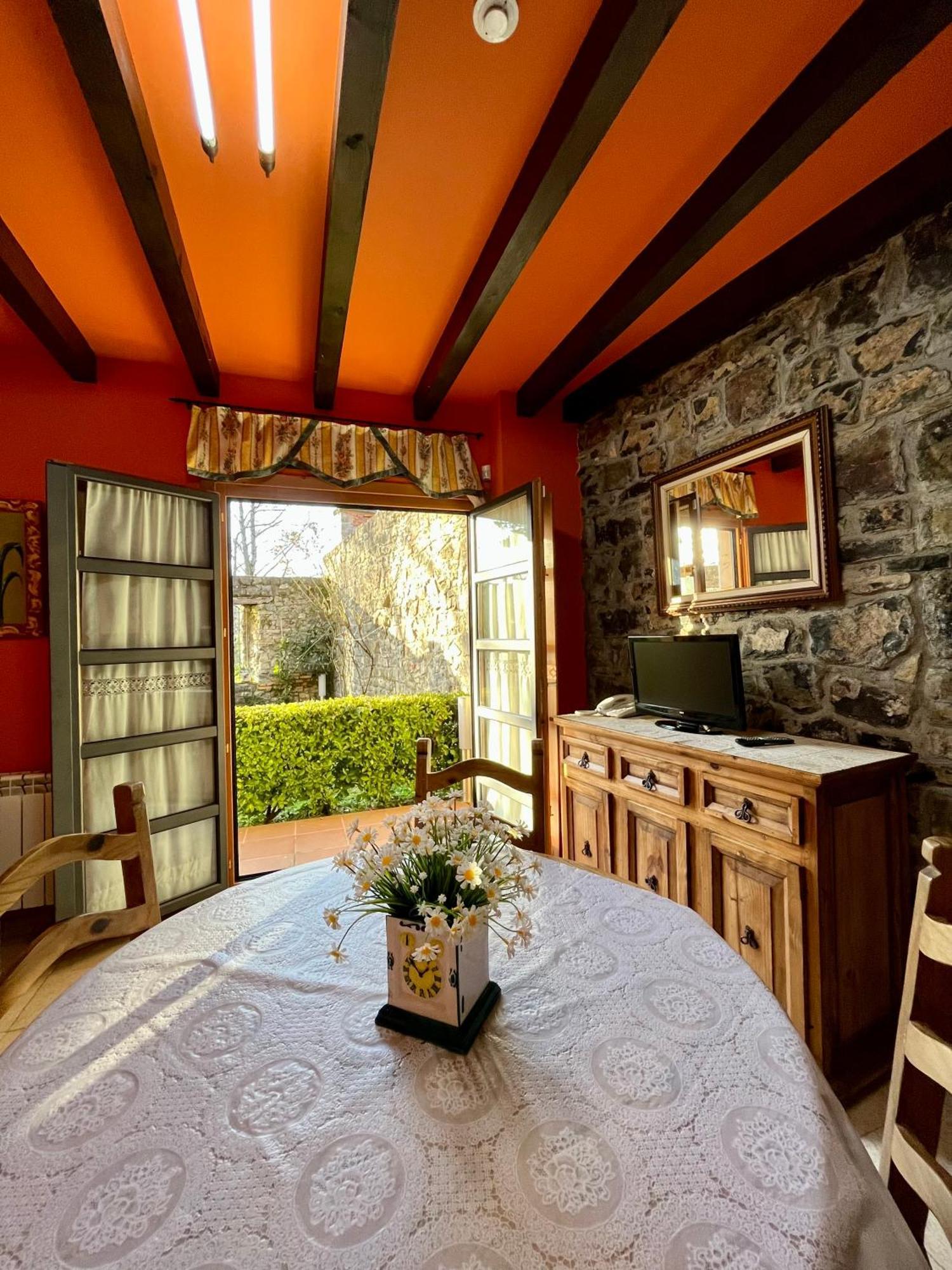 Apartamentos Turisticos Paseo De La Alameda Villaviciosa  Buitenkant foto