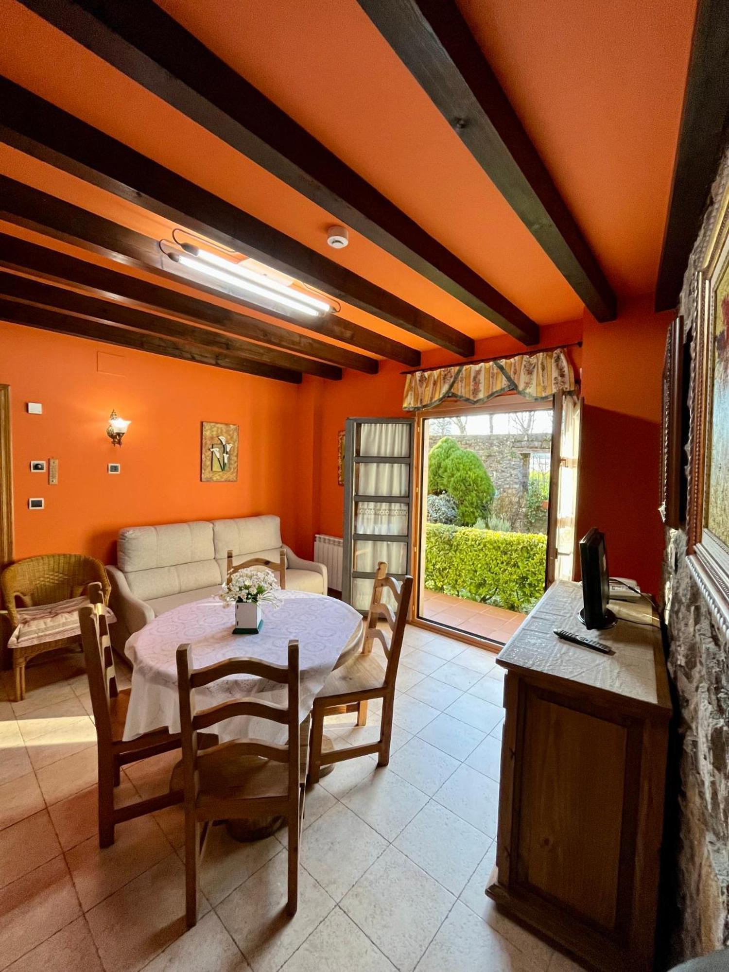 Apartamentos Turisticos Paseo De La Alameda Villaviciosa  Buitenkant foto
