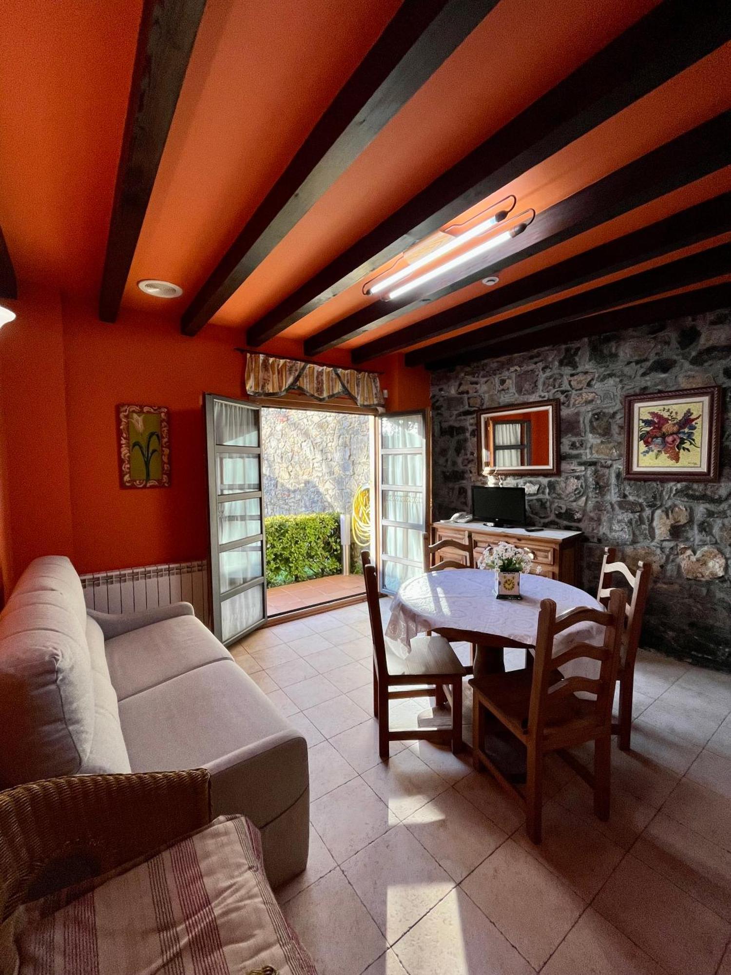 Apartamentos Turisticos Paseo De La Alameda Villaviciosa  Buitenkant foto