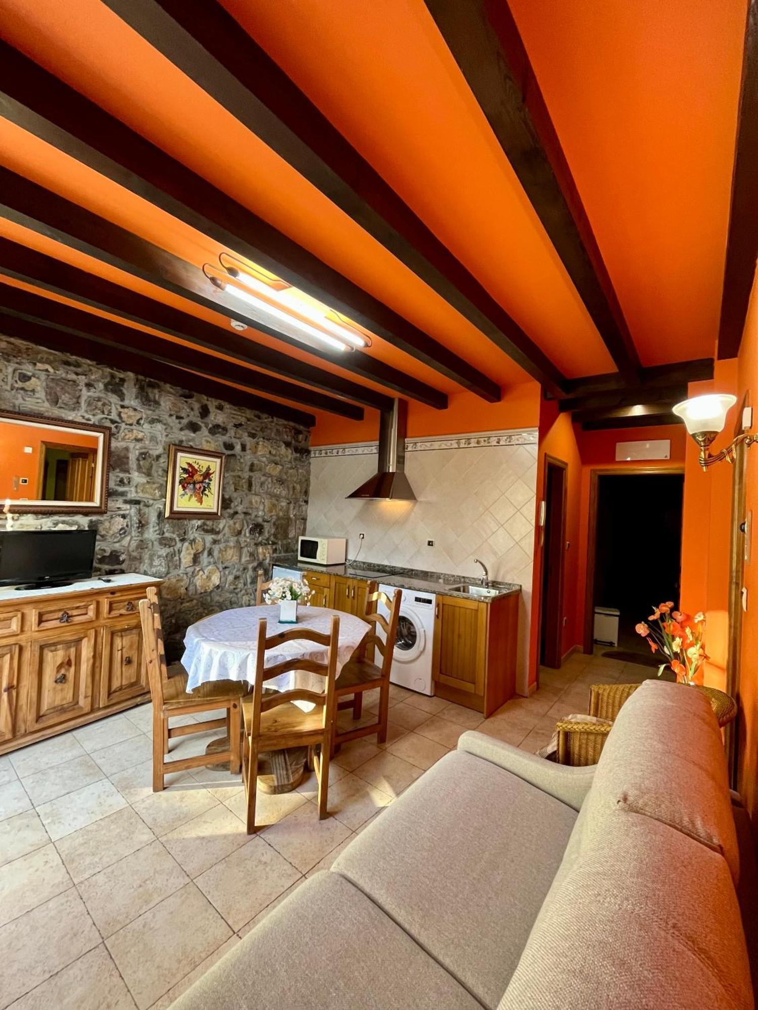 Apartamentos Turisticos Paseo De La Alameda Villaviciosa  Buitenkant foto