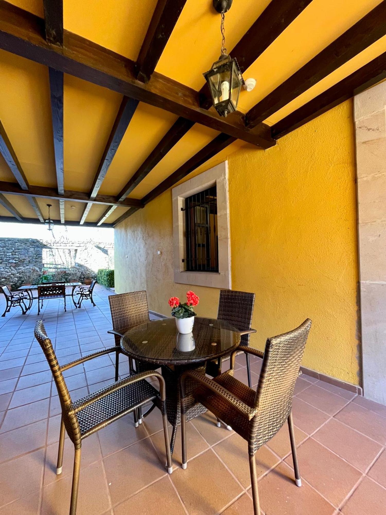 Apartamentos Turisticos Paseo De La Alameda Villaviciosa  Buitenkant foto