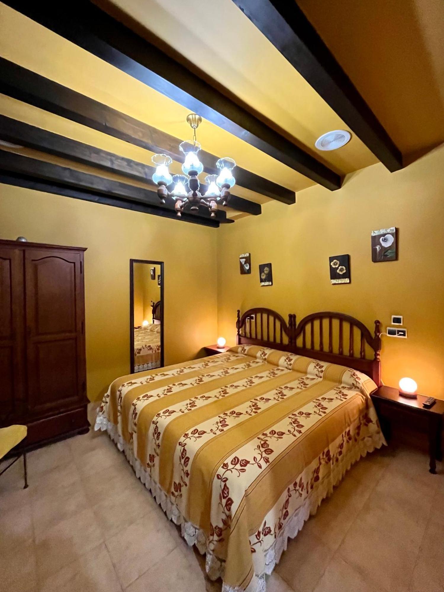 Apartamentos Turisticos Paseo De La Alameda Villaviciosa  Buitenkant foto