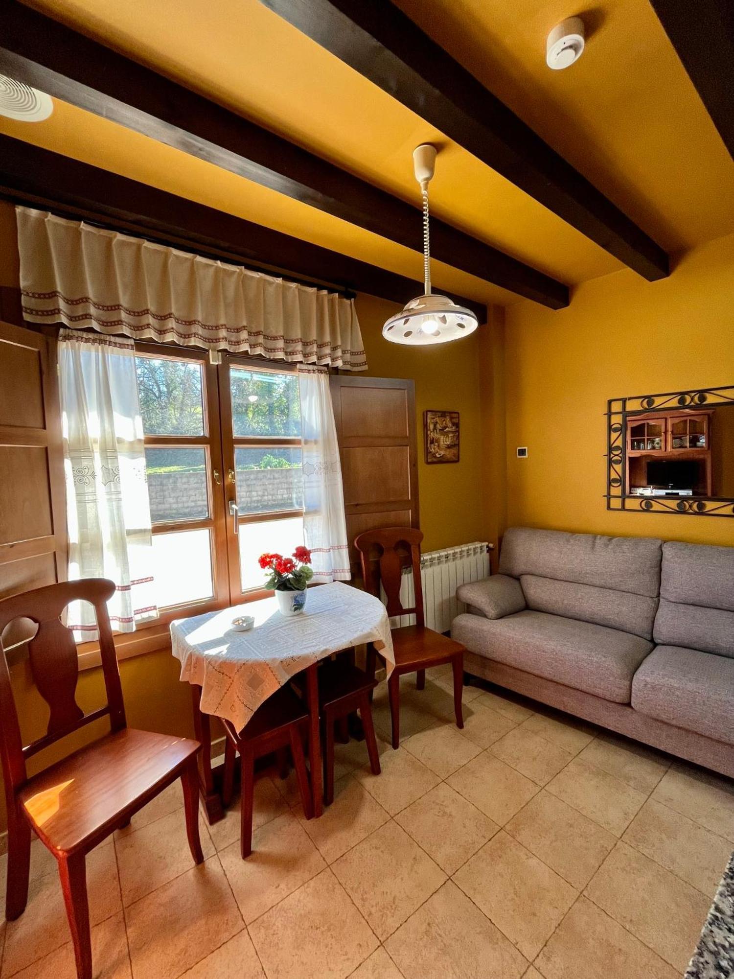 Apartamentos Turisticos Paseo De La Alameda Villaviciosa  Buitenkant foto