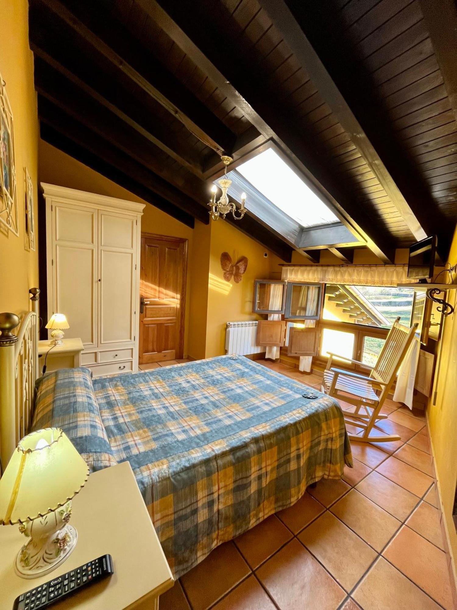 Apartamentos Turisticos Paseo De La Alameda Villaviciosa  Buitenkant foto